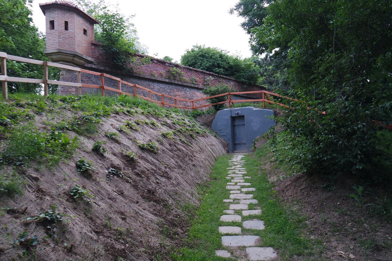 Albergue 10-Z Bunker Brno Exterior foto